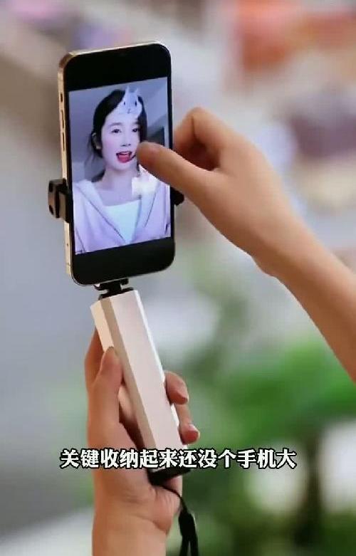 旅行没它真不行！举手机追剧的日子终于结束