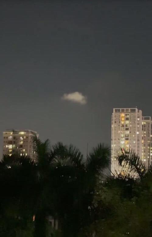 直拍云型ufo伪装云一分钟快速消失