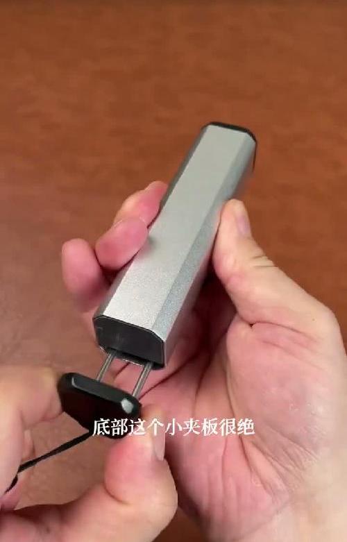 高铁上也能追剧❗手机支架真是太方便了